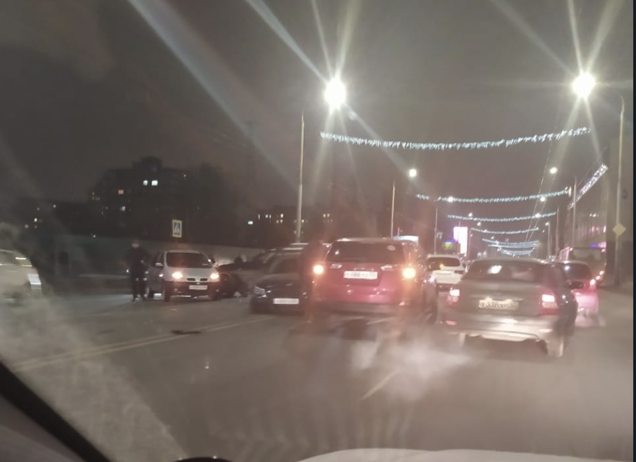 В Омске несколько ДТП на Красном Пути спровоцировали трехкилометровую пробку В Омске несколько ДТП на Красном Пути спровоцировали трехкилометровую пробку