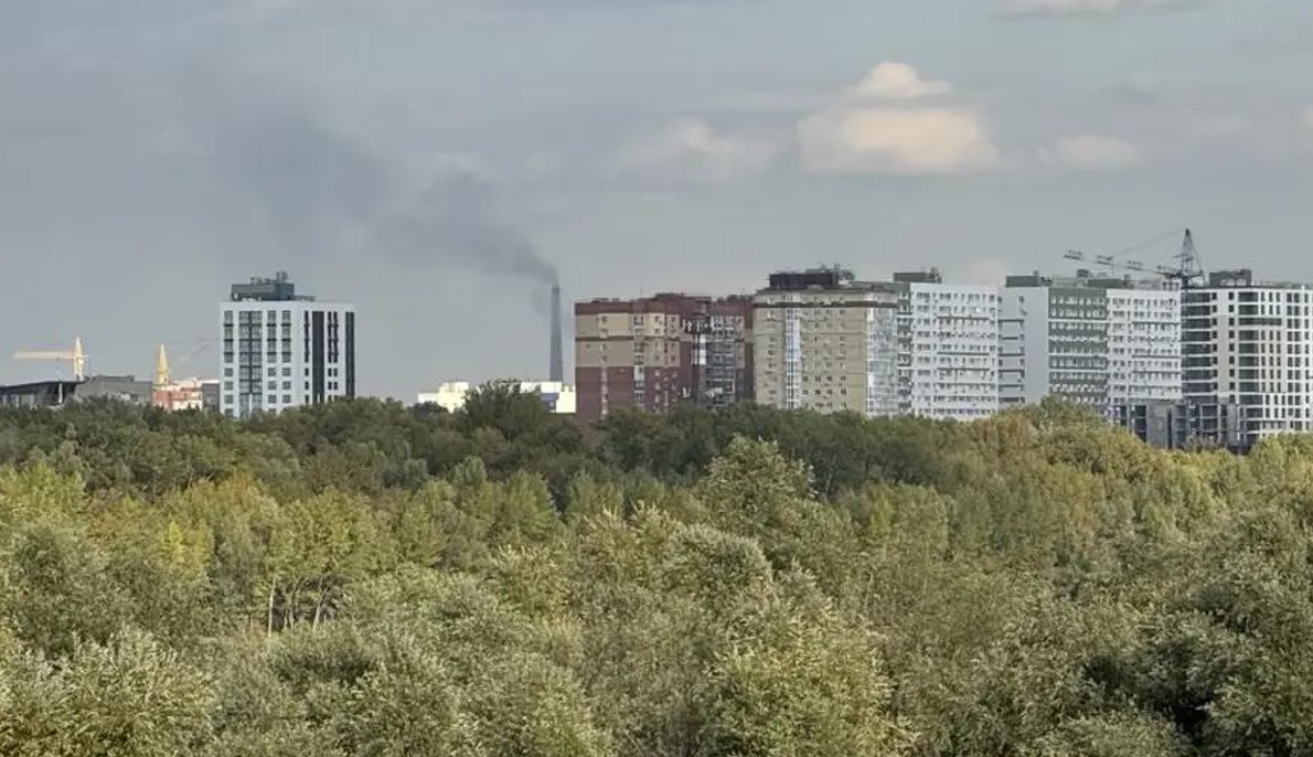 Омичи снова заметили черный дым из ТЭЦ-5 Омичи снова заметили черный дым из ТЭЦ-5