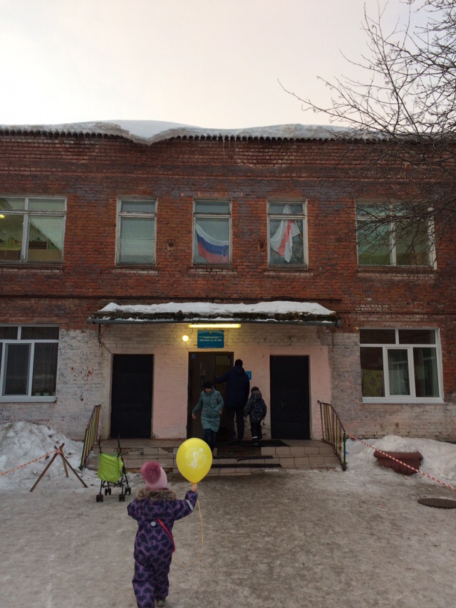 В омском детсаду детей не водят гулять из-за опасности на улице В омском детсаду детей не водят гулять из-за опасности на улице