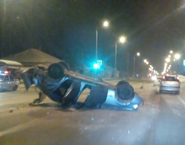Сразу два ДТП в Омске закончились опрокидыванием машин Сразу два ДТП в Омске закончились опрокидыванием машин