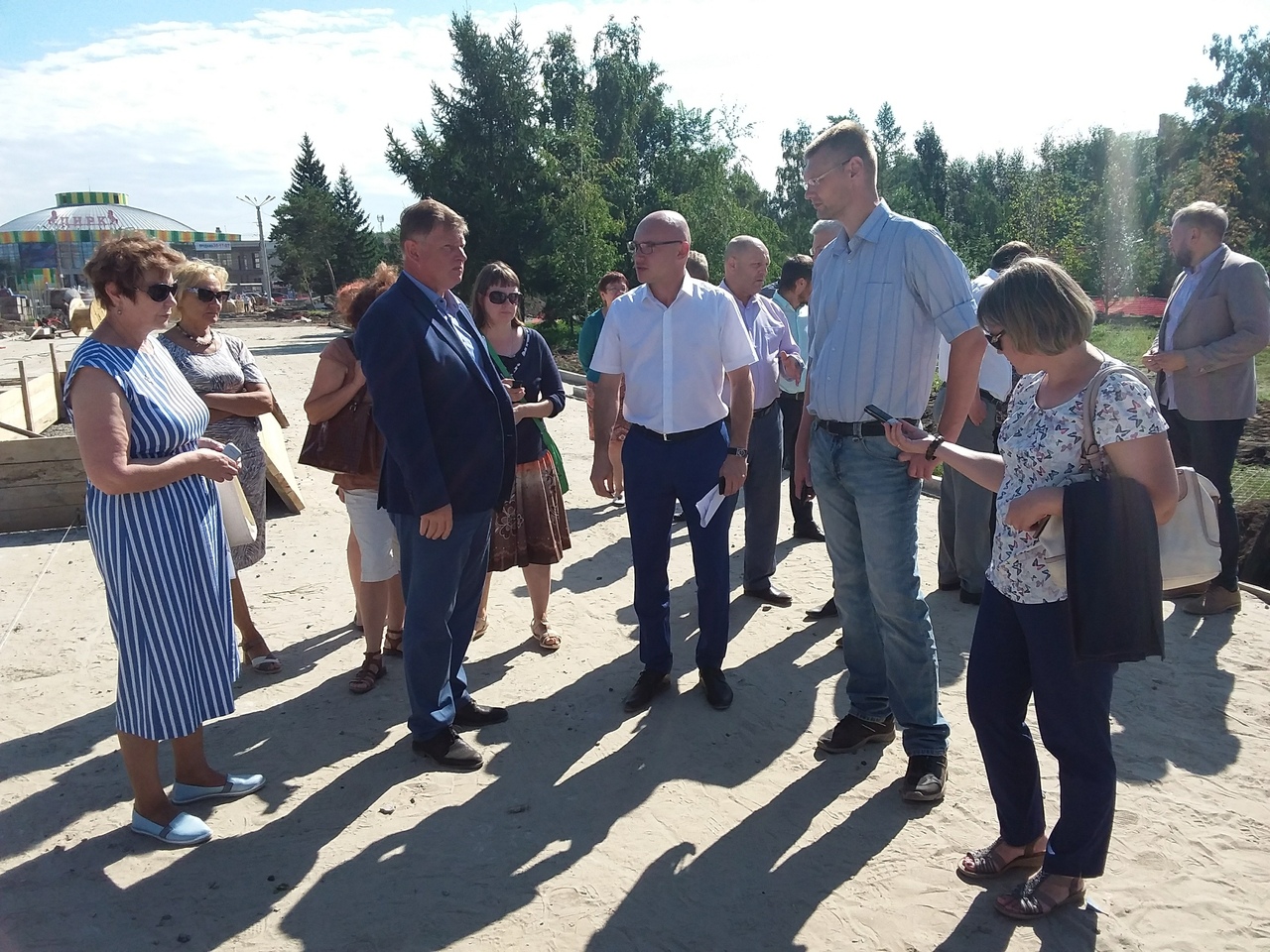 Омским депутатам продемонстрировали проект бульвара Победы с гранитными дорожками и фонтаном Омским депутатам продемонстрировали проект бульвара Победы с гранитными дорожками и фонтаном