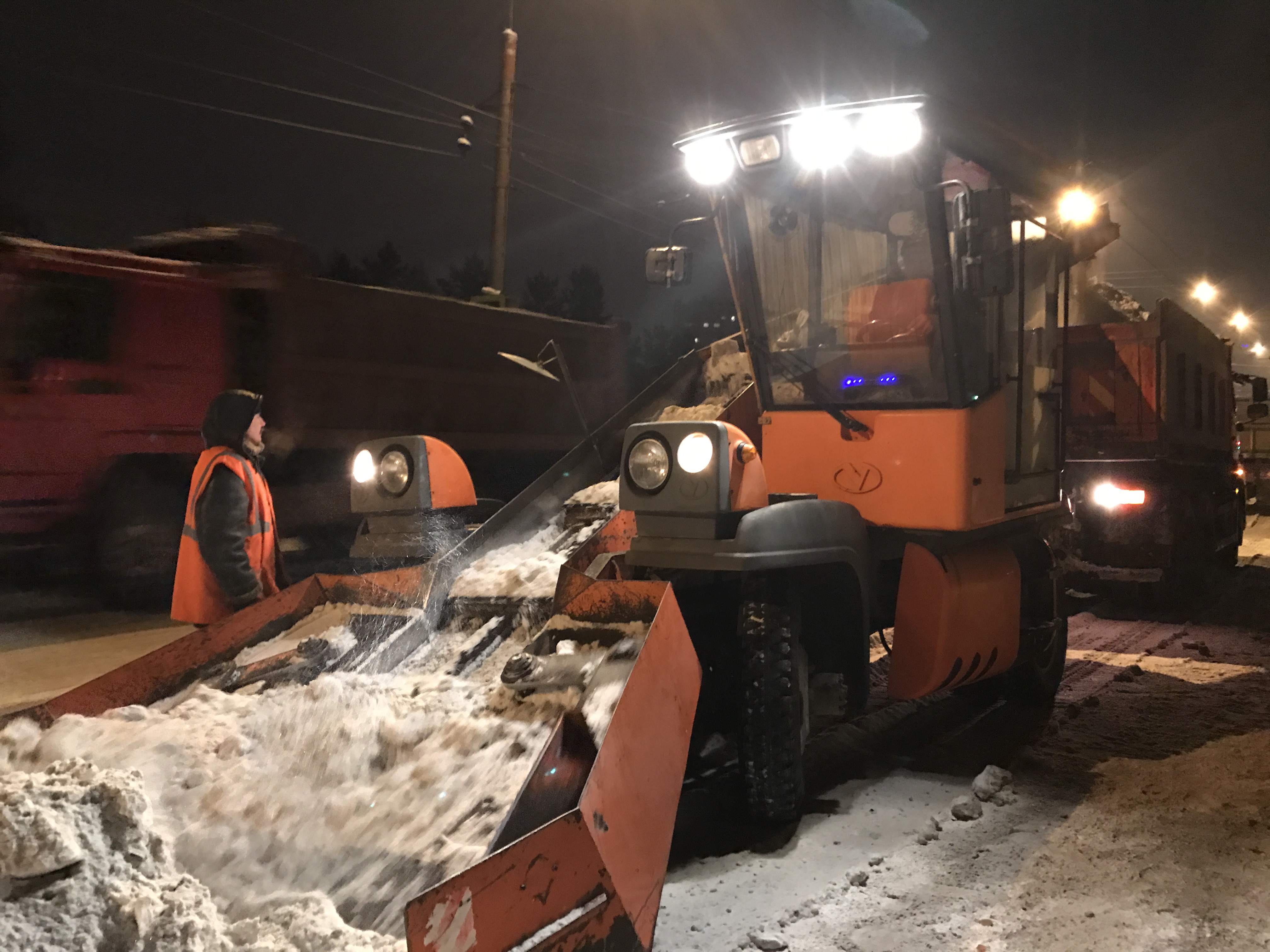 Дорожники показали подготовку дорог Омска к Новому году Дорожники показали подготовку дорог Омска к Новому году