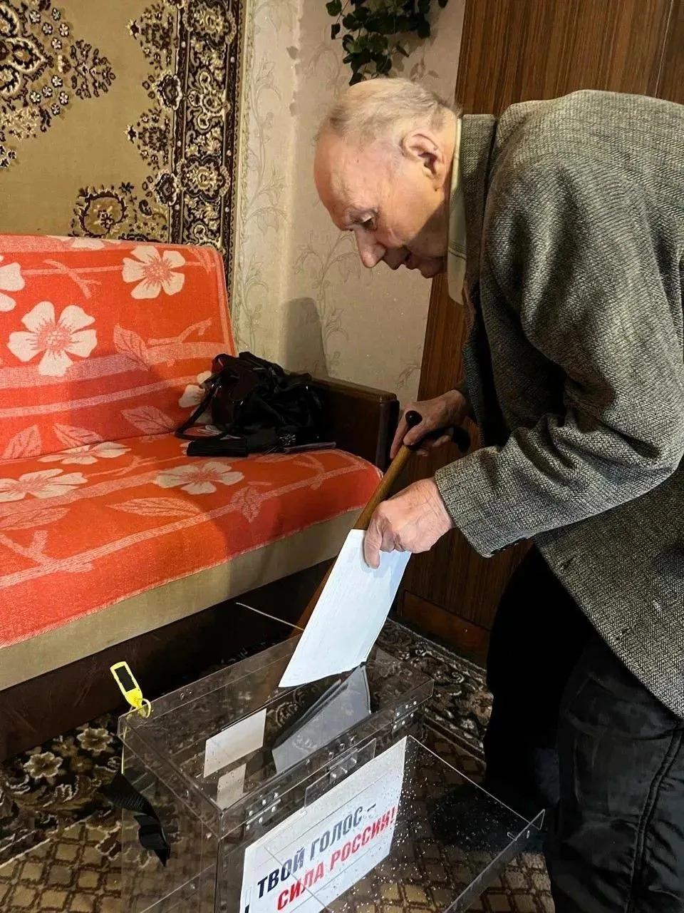Омич с возрастом за 90 лет смог проголосовать дома