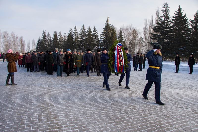 23 февраля Бурков и Фадина возложили цветы в Парке победы и в центре Омска - ФОТО 23 февраля Бурков и Фадина возложили цветы в Парке победы и в центре Омска - ФОТО