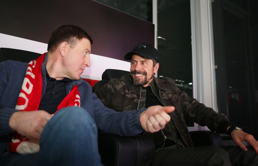 Глюкоза и Турчак вслед за Бузовой стали фанатами омского «Авангарда» Глюкоза и Турчак вслед за Бузовой стали фанатами омского «Авангарда»