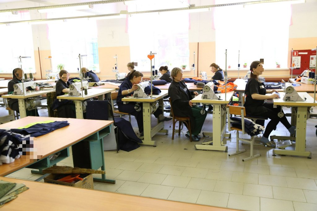 Репортаж из женской тюрьмы: «50 оттенков персикового», кролики и солистки ансамбля «Ромэн»