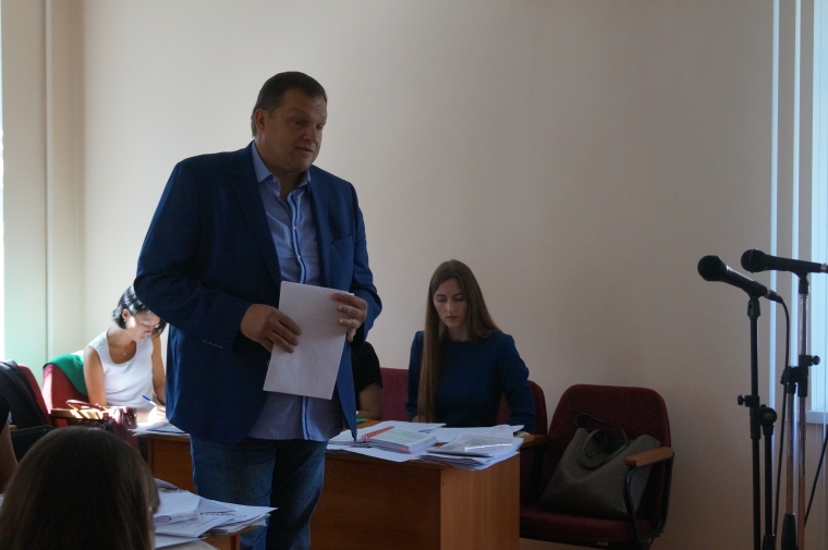 Вопреки мнению Денисенко Омский облизбирком логотипы соцсетей в листовках Голушко агитацией не признал Вопреки мнению Денисенко Омский облизбирком логотипы соцсетей в листовках Голушко агитацией не признал