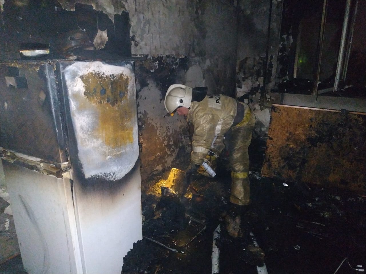 В Омске из-за пожара в общежитии ночью на улице оказались 230 человек В Омске из-за пожара в общежитии ночью на улице оказались 230 человек