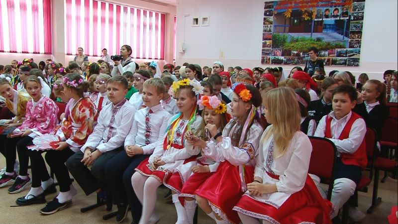 При поддержке депутата горсовета Саханя в омской школе № 4 прошел фольклорный фестиваль При поддержке депутата горсовета Саханя в омской школе № 4 прошел фольклорный фестиваль