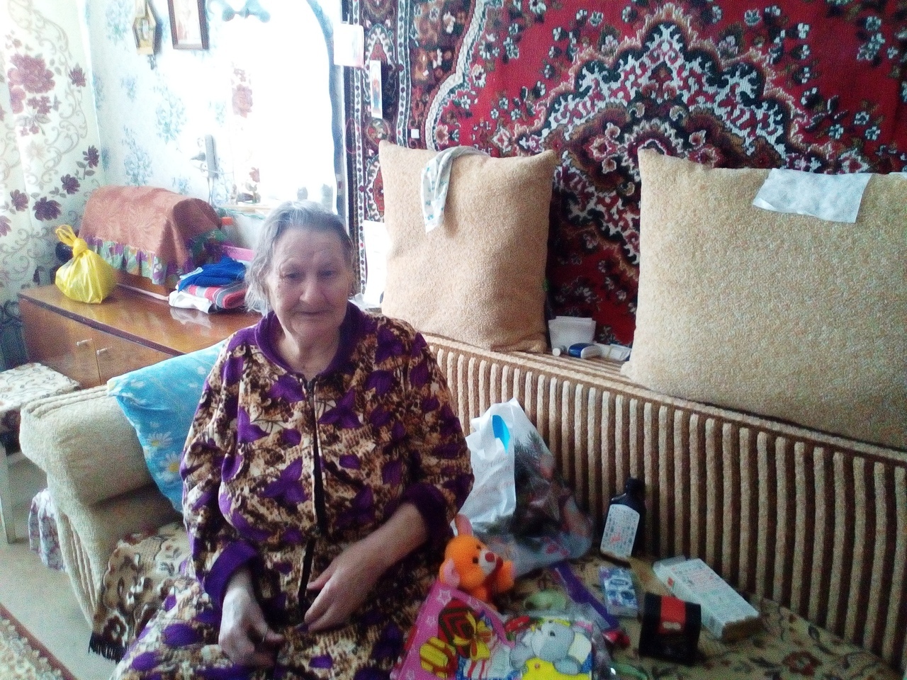 Омичи совместно с «Милицейской волной» помогли постояльцам домов престарелых Омичи совместно с «Милицейской волной» помогли постояльцам домов престарелых