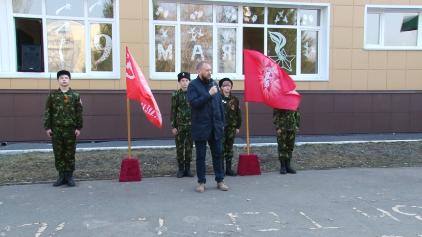Вице-спикер горсовета Ткачук помог омской школе в организации «Дня Знамени» Вице-спикер горсовета Ткачук помог омской школе в организации «Дня Знамени»