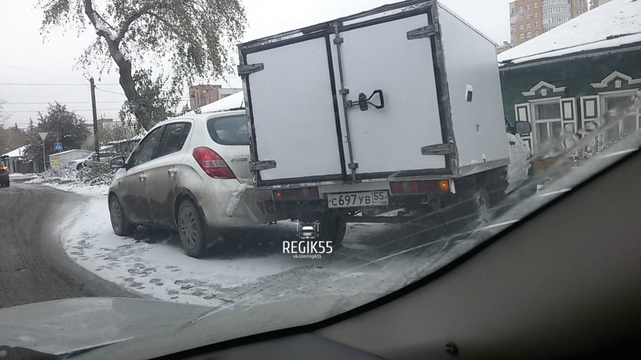 В Омске хлебовоз совершил два тарана за день В Омске хлебовоз совершил два тарана за день