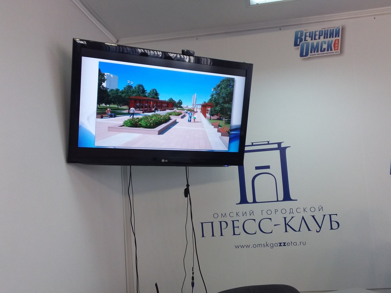 На бульваре Победы в Омске демонтируют Аллею ветеранов