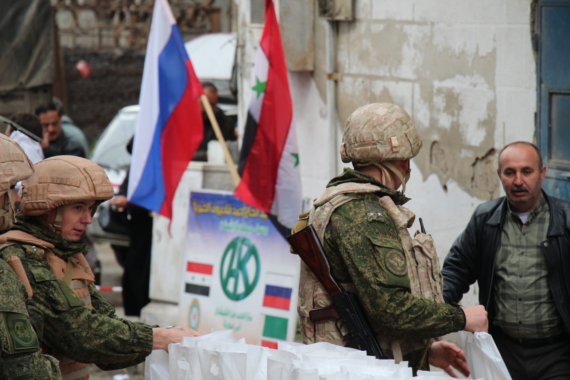СВОДКИ С ФРОНТА: забастовка протурецких боевиков из-за невыплаты зарплат СВОДКИ С ФРОНТА: забастовка протурецких боевиков из-за невыплаты зарплат