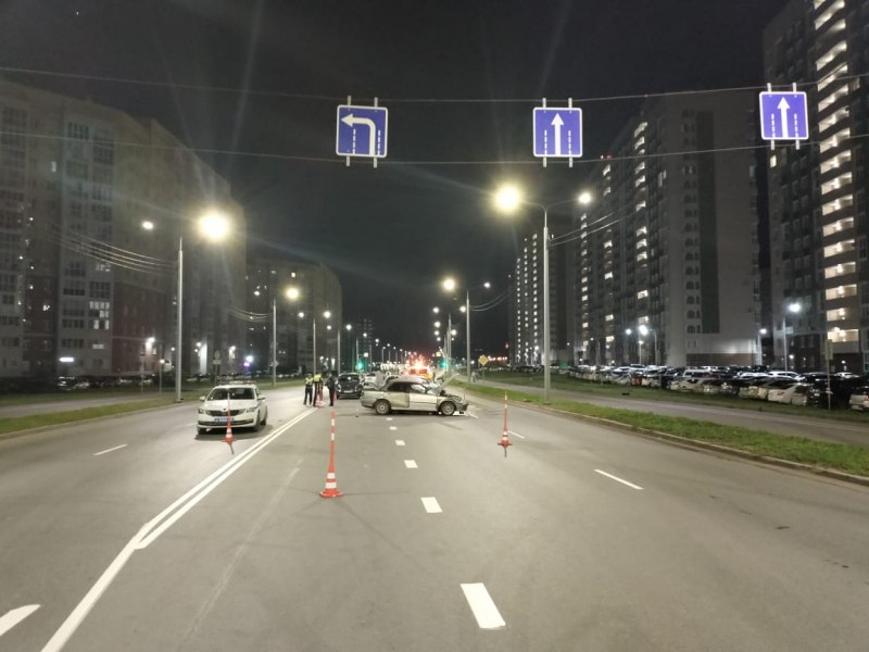 Появились кадры с места аварии на Крупской в Омске с погибшей девушкой Появились кадры с места аварии на Крупской в Омске с погибшей девушкой