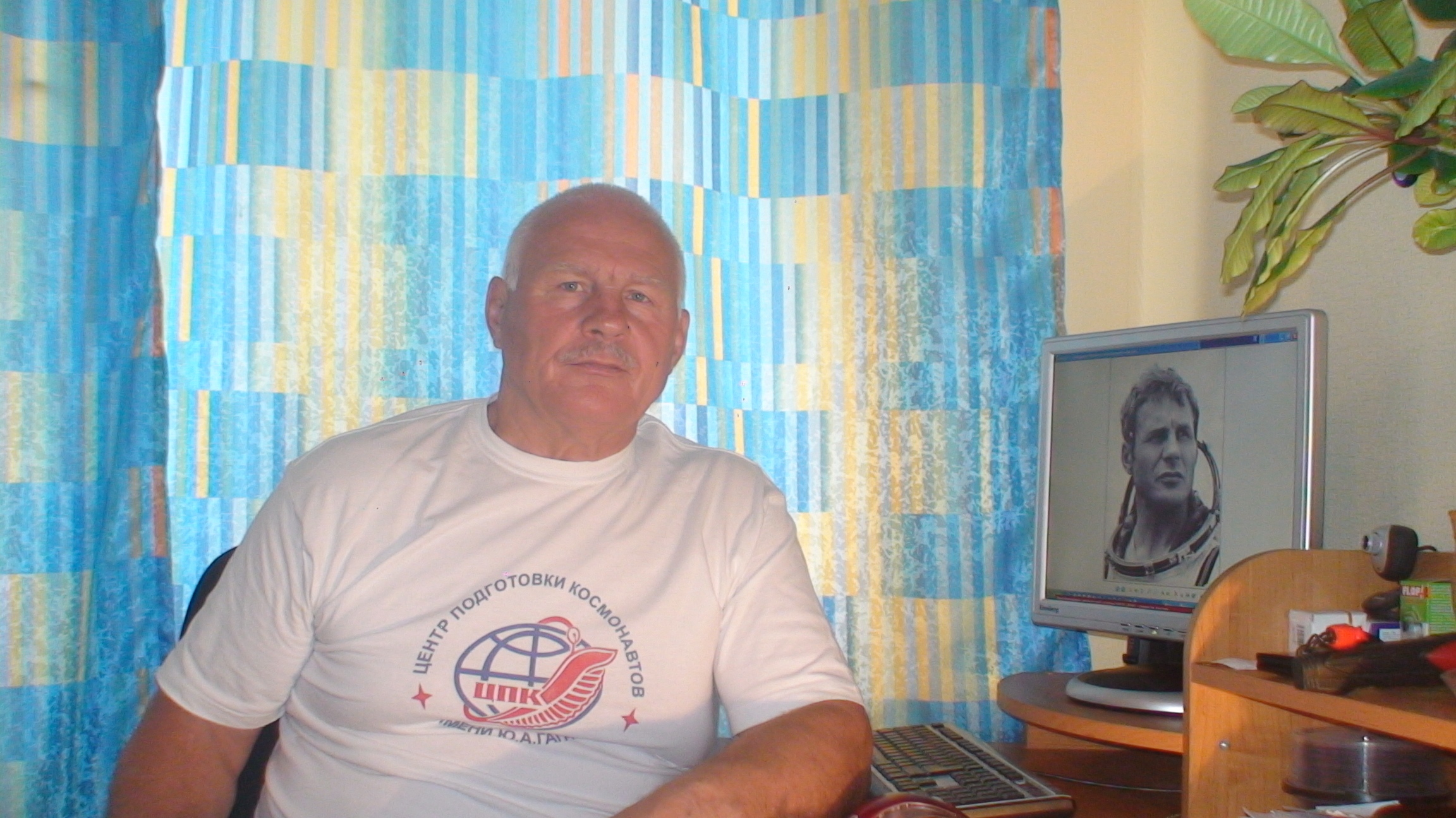 Омский космонавт Юрий Исаулов считает, что на самоизоляции главное – «не прилипнуть к дивану» Омский космонавт Юрий Исаулов считает, что на самоизоляции главное – «не прилипнуть к дивану»