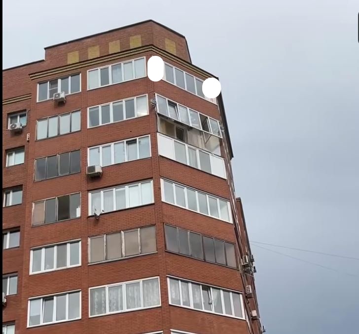 Ураган разнес балконы в омских многоэтажках