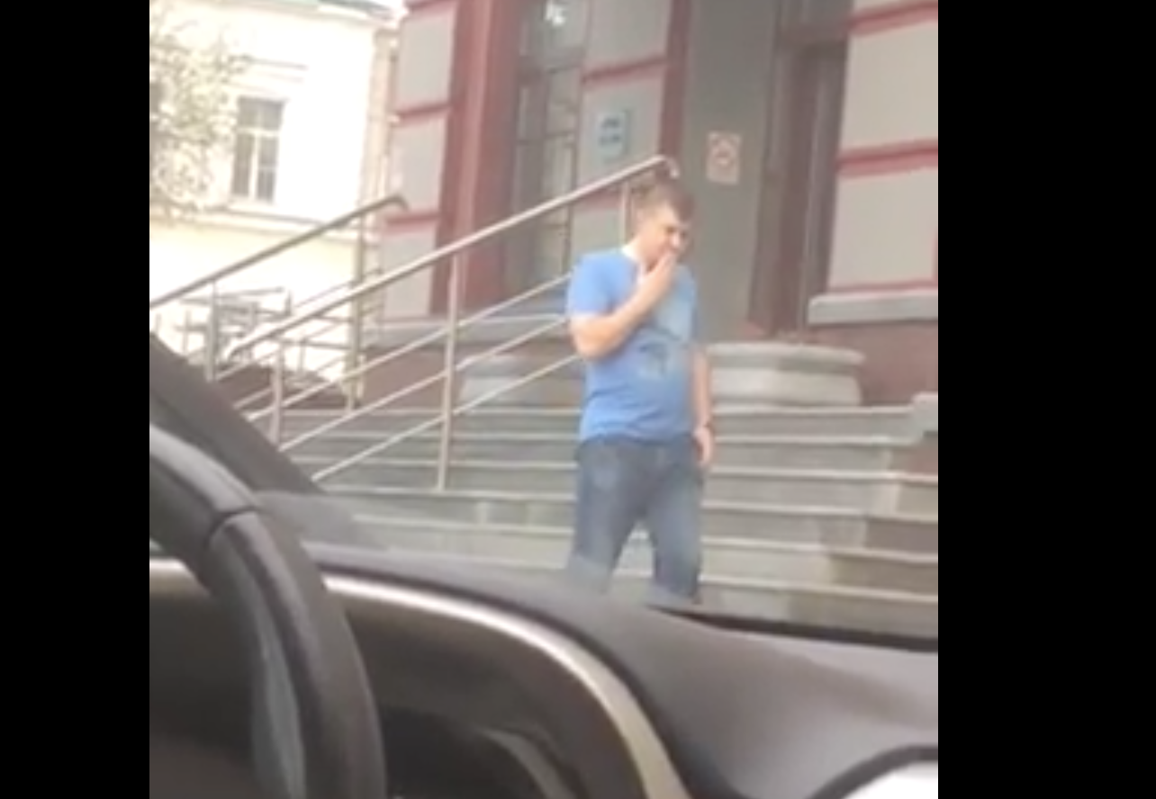 Похожий на охранника Навального провел досуг с омичкой в гостинице Похожий на охранника Навального провел досуг с омичкой в гостинице