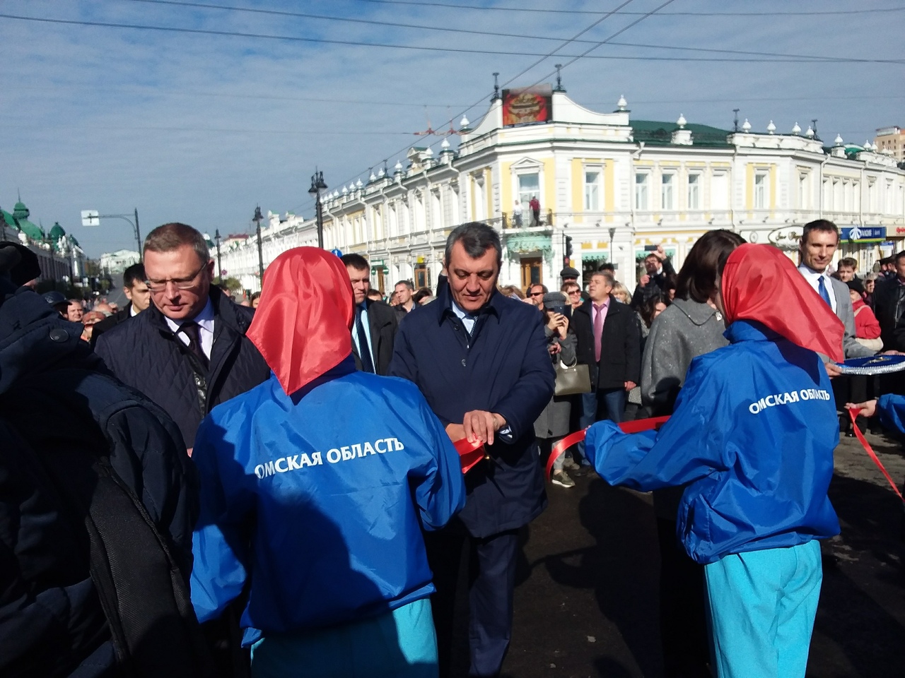На открытии Юбилейного моста Бурков и Меняйло благодарили омичей за терпение, а строителей – за скорость На открытии Юбилейного моста Бурков и Меняйло благодарили омичей за терпение, а строителей – за скорость