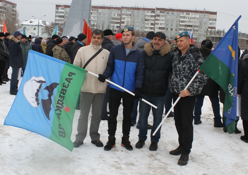 В Омске прошел митинг в защиту экс-командира 242-го Учебного центра ВДВ Олега Пономарева В Омске прошел митинг в защиту экс-командира 242-го Учебного центра ВДВ Олега Пономарева