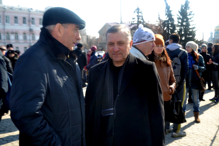 Более трех тысяч омичей вышли на митинг против терроризма Более трех тысяч омичей вышли на митинг против терроризма