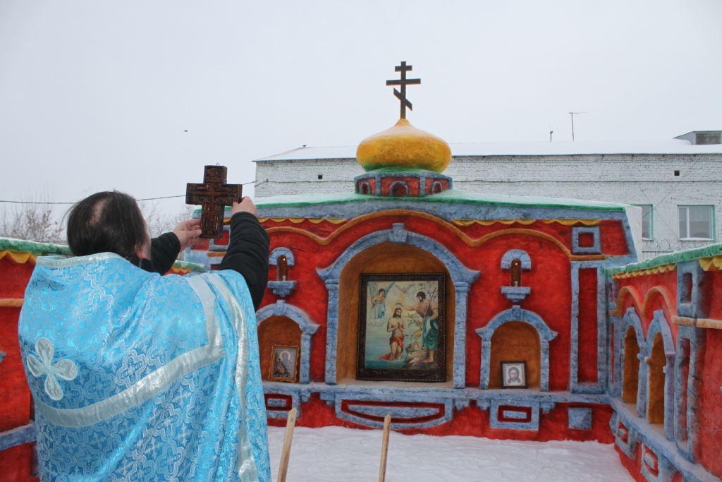 Репортаж о Крещении в омской тюрьме: купель, крещенский городок, святая вода, крестный ход