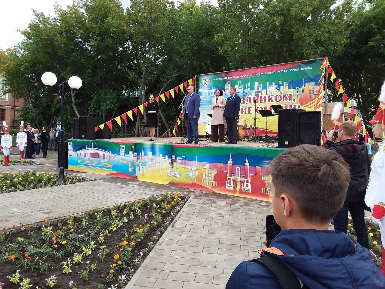 Омским депутатам устроили экскурсию по возрожденному бульвару Мартынова Омским депутатам устроили экскурсию по возрожденному бульвару Мартынова