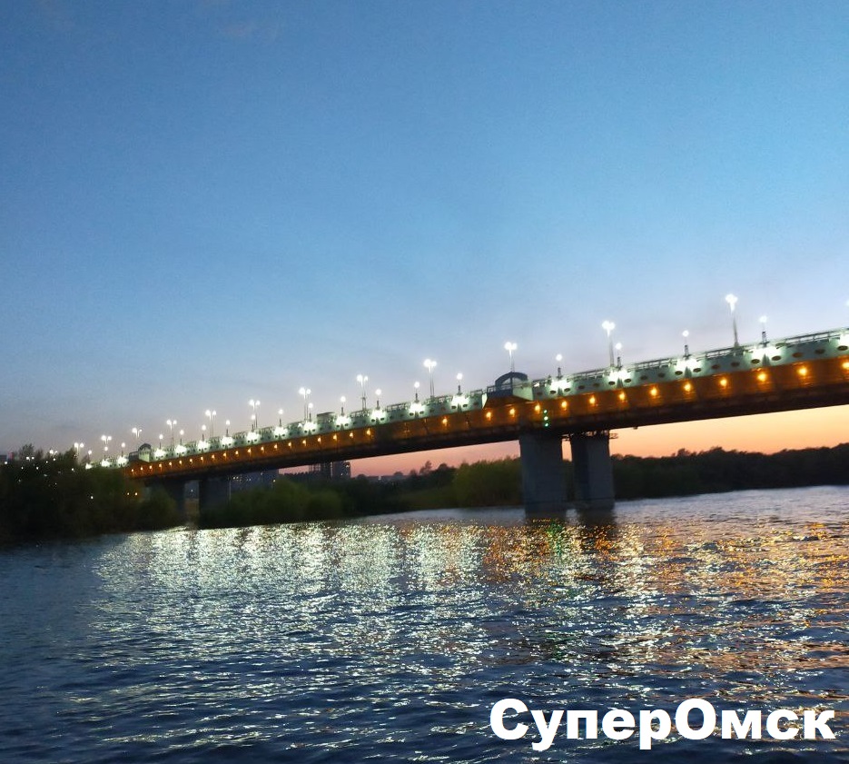 Салют на воде: как выглядел фейерверк с прогулочного теплохода в Омске Салют на воде: как выглядел фейерверк с прогулочного теплохода в Омске