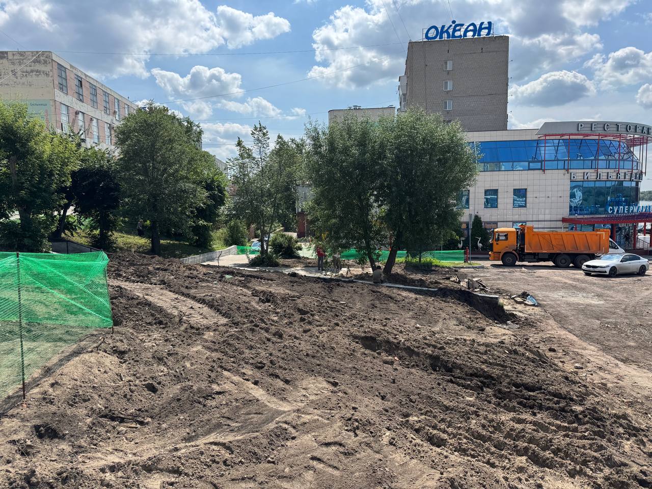 В Омске начали ремонтировать разрушенную лестницу у «Океана»