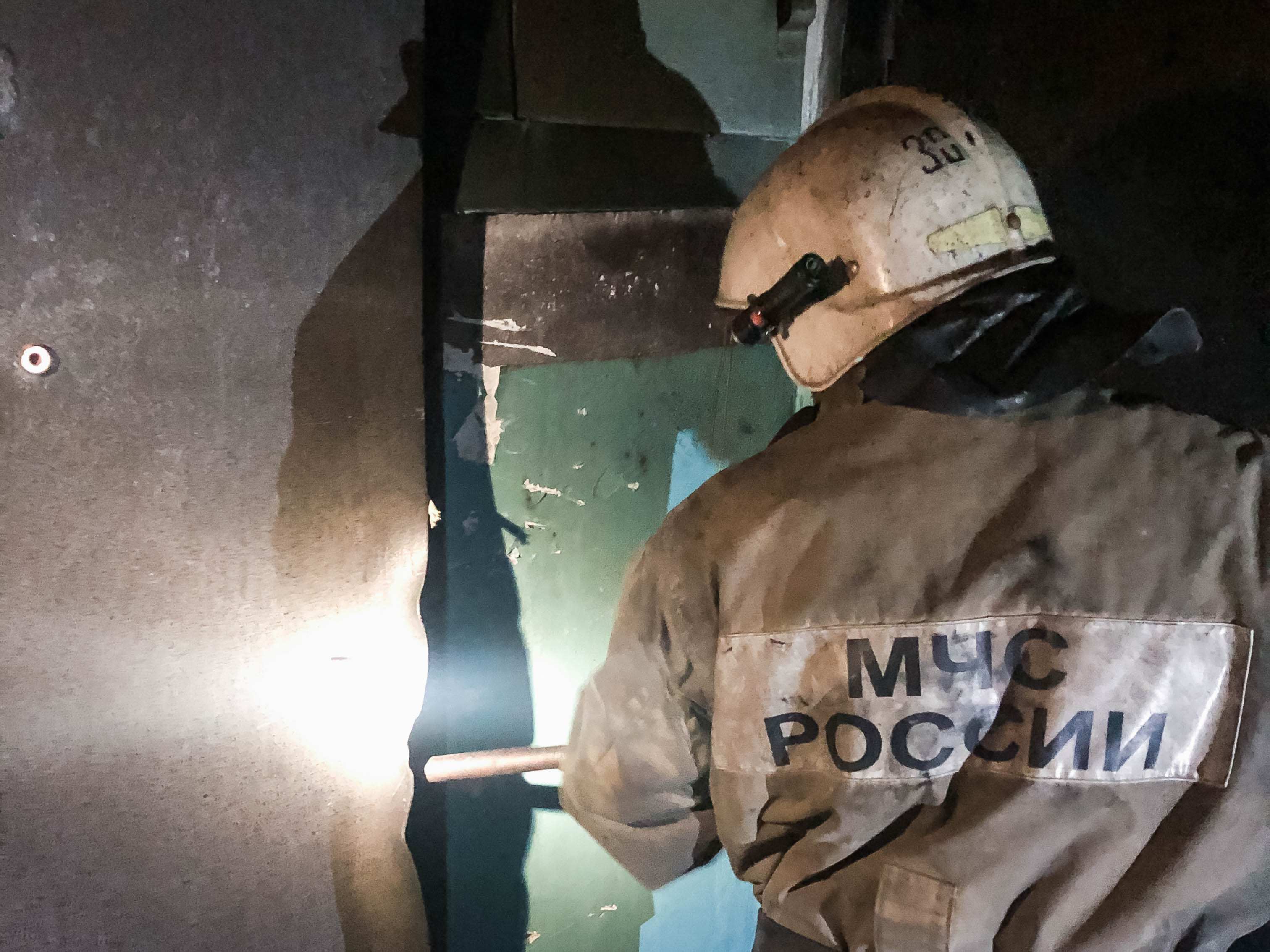 В Омске из страшного пожара в пятиэтажке спасли 7 детей В Омске из страшного пожара в пятиэтажке спасли 7 детей