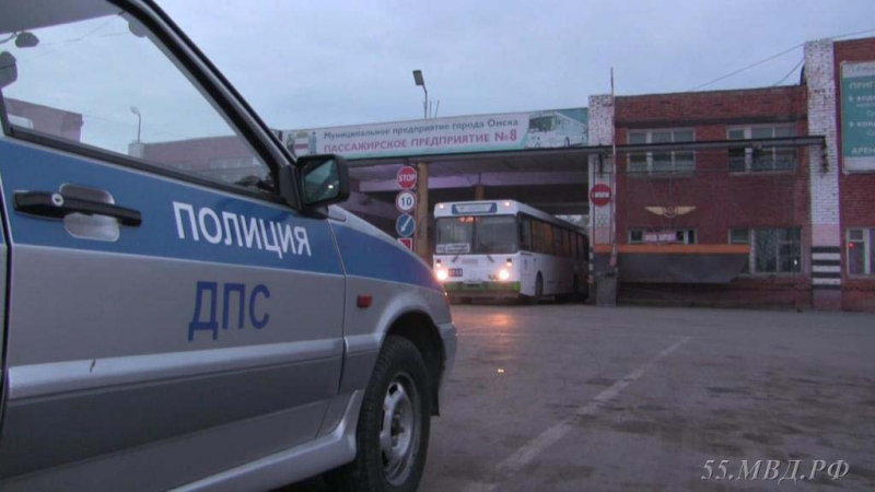 Омичей возят автобусы без света Омичей возят автобусы без света