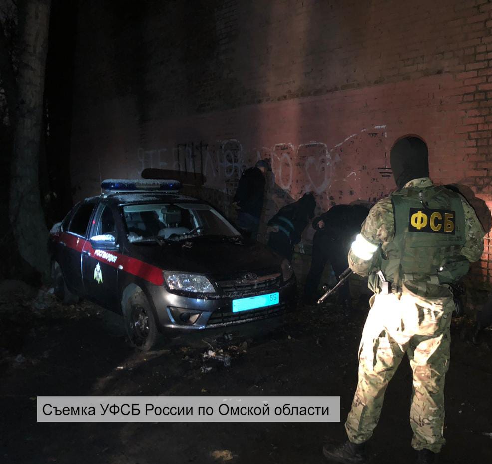 Появились кадры задержания омских росгвардейцев прямо на оживленной магистрали Появились кадры задержания омских росгвардейцев прямо на оживленной магистрали