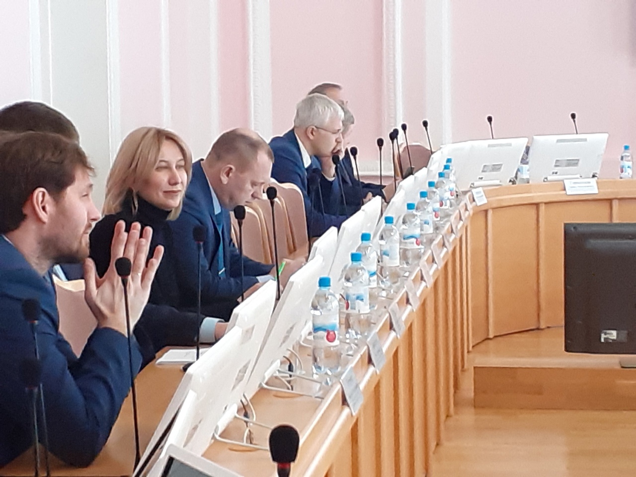 Омские депутаты обеспокоены дефицитом дорожных знаков возле школ Омские депутаты обеспокоены дефицитом дорожных знаков возле школ