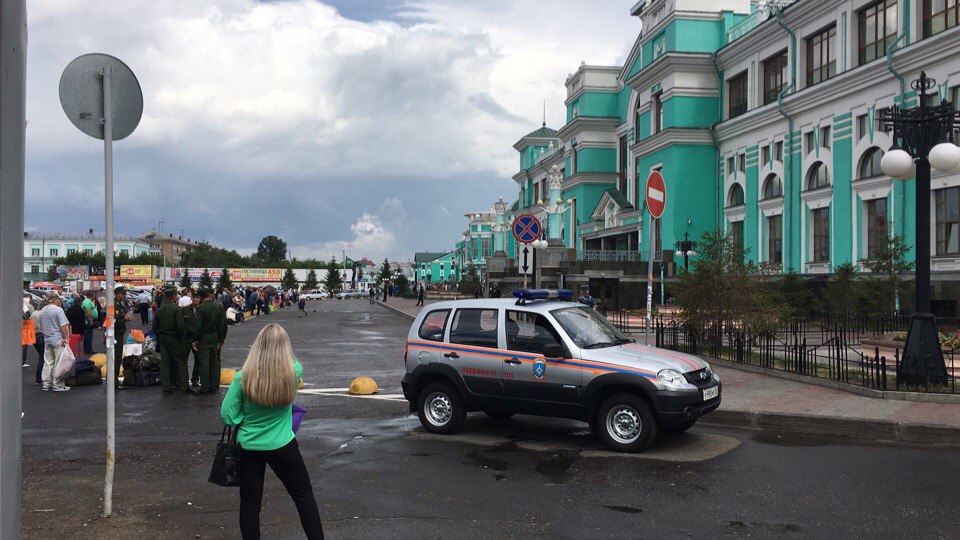 Силовики перекрыли омский автовокзал из-за подозрения на бомбу Силовики перекрыли омский автовокзал из-за подозрения на бомбу