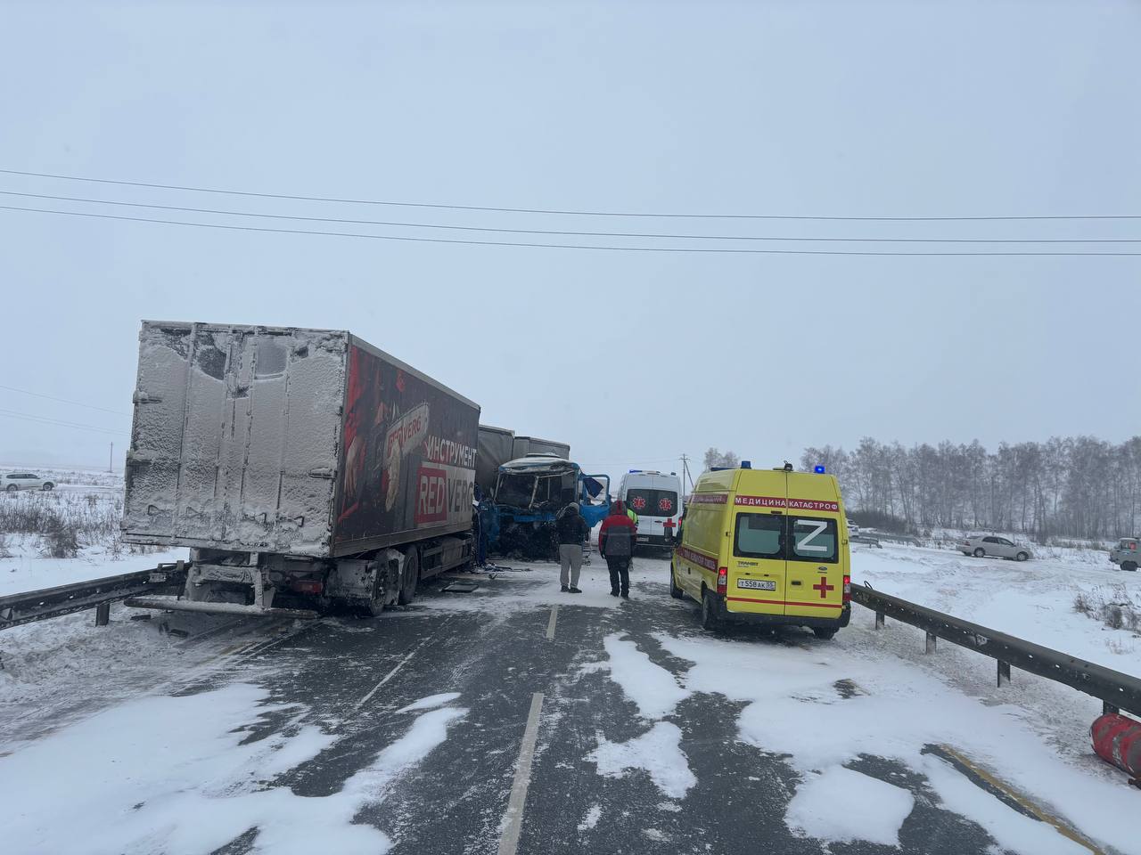 Появились кадры с места жуткого ДТП с погибшими пассажирами автобуса под Омском Появились кадры с места жуткого ДТП с погибшими пассажирами автобуса под Омском