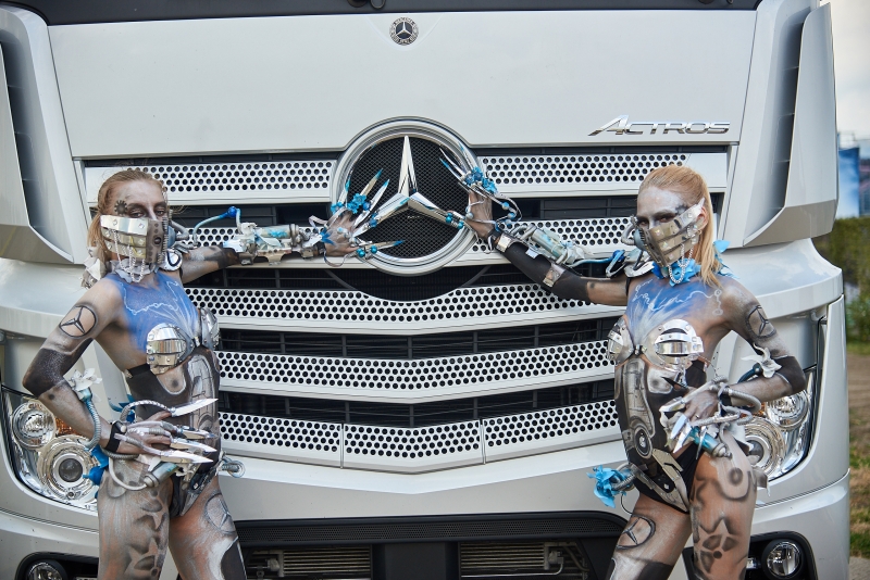 В Омске прошел уникальный тест-драйв новых грузовиков Mercedes-Benz В Омске прошел уникальный тест-драйв новых грузовиков Mercedes-Benz
