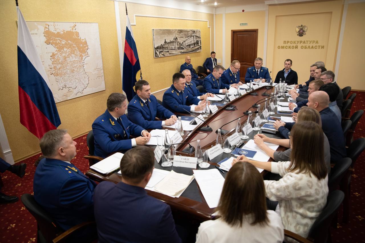 Генпрокурор России Краснов встретился с омскими бизнесменами Генпрокурор России Краснов встретился с омскими бизнесменами