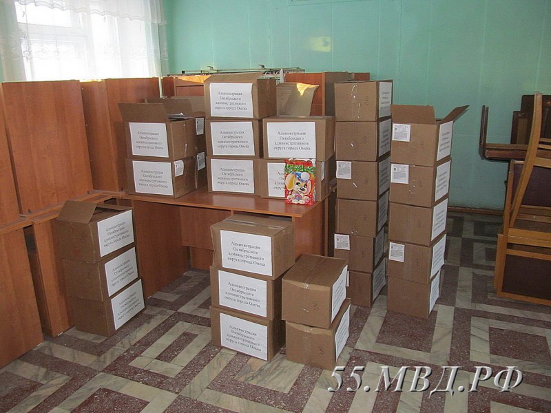 В Омске грабители украли у чиновников новогодние подарки В Омске грабители украли у чиновников новогодние подарки