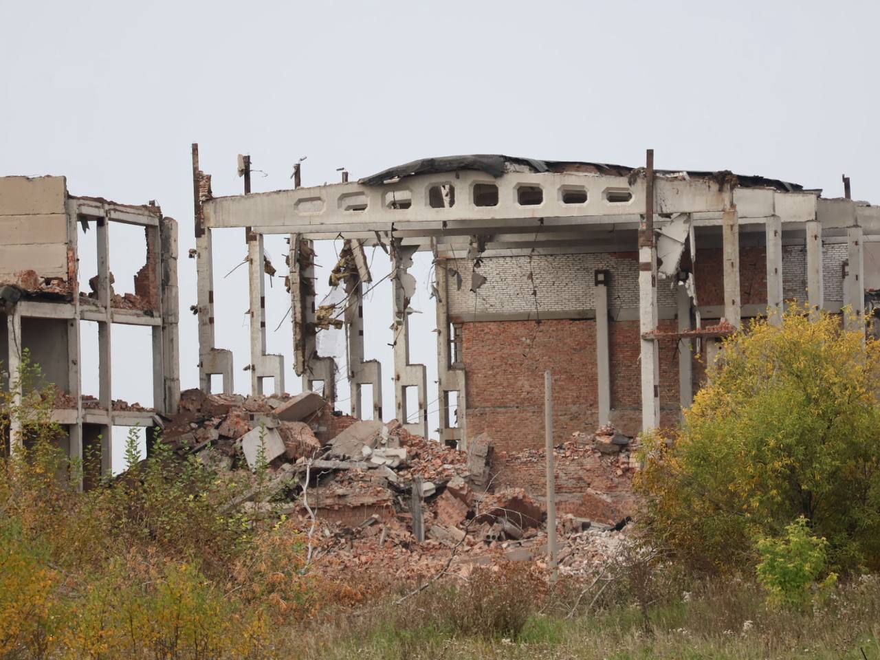 Фото: Под Омском начали разбирать старый аэропорт в Федоровке