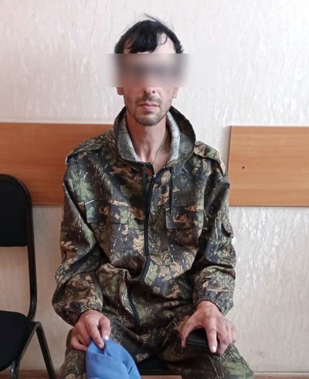 Бил руками и ногами памятники и кресты: задержан подозреваемый в разгроме сельского кладбища Бил руками и ногами памятники и кресты: задержан подозреваемый в разгроме сельского кладбища