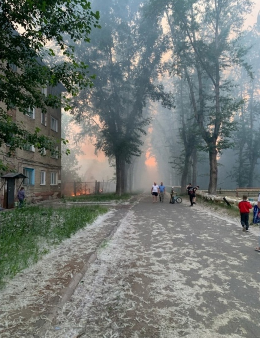В центре Омска ночью полыхал поселок В центре Омска ночью полыхал поселок