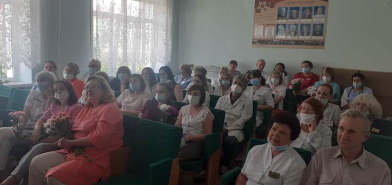 Омский депутат Инна Гомолко поздравила врачей с Днем медработника