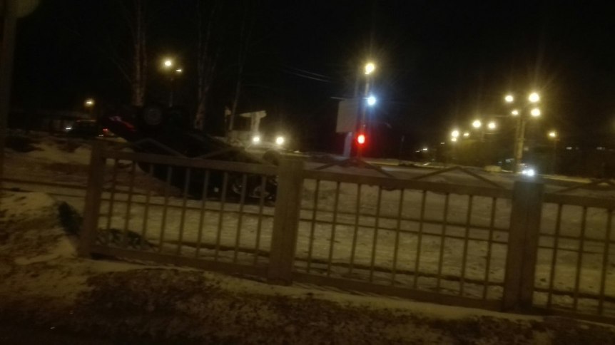 Сразу два ДТП в Омске закончились опрокидыванием машин Сразу два ДТП в Омске закончились опрокидыванием машин