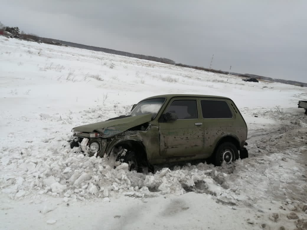 На омской трассе расхлестались два ВАЗа На омской трассе расхлестались два ВАЗа