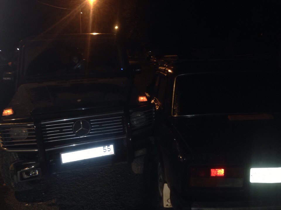 Омичи на Gelandewagen устроили ДТП и отказались выходить из салона при ДПС Омичи на Gelandewagen устроили ДТП и отказались выходить из салона при ДПС