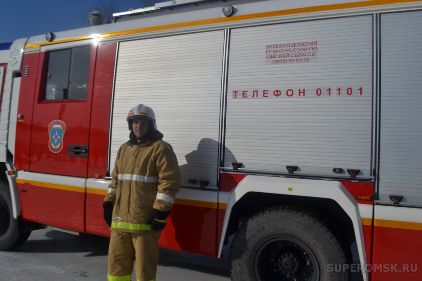 Омские спасатели устроили шоу-тренировку на коньках Омские спасатели устроили шоу-тренировку на коньках