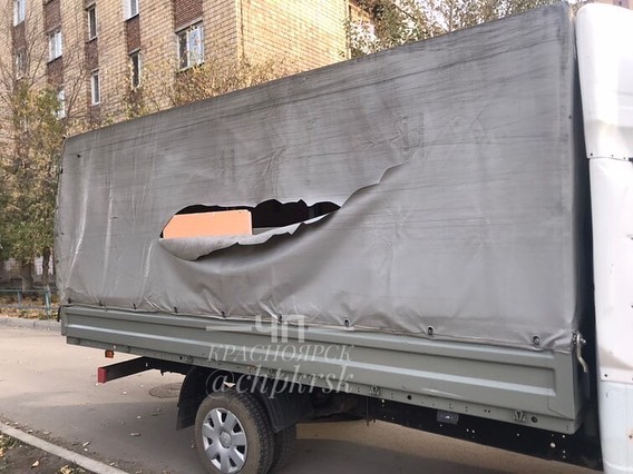В Красноярске изуродовали и исписали «Газель» из Омска В Красноярске изуродовали и исписали «Газель» из Омска