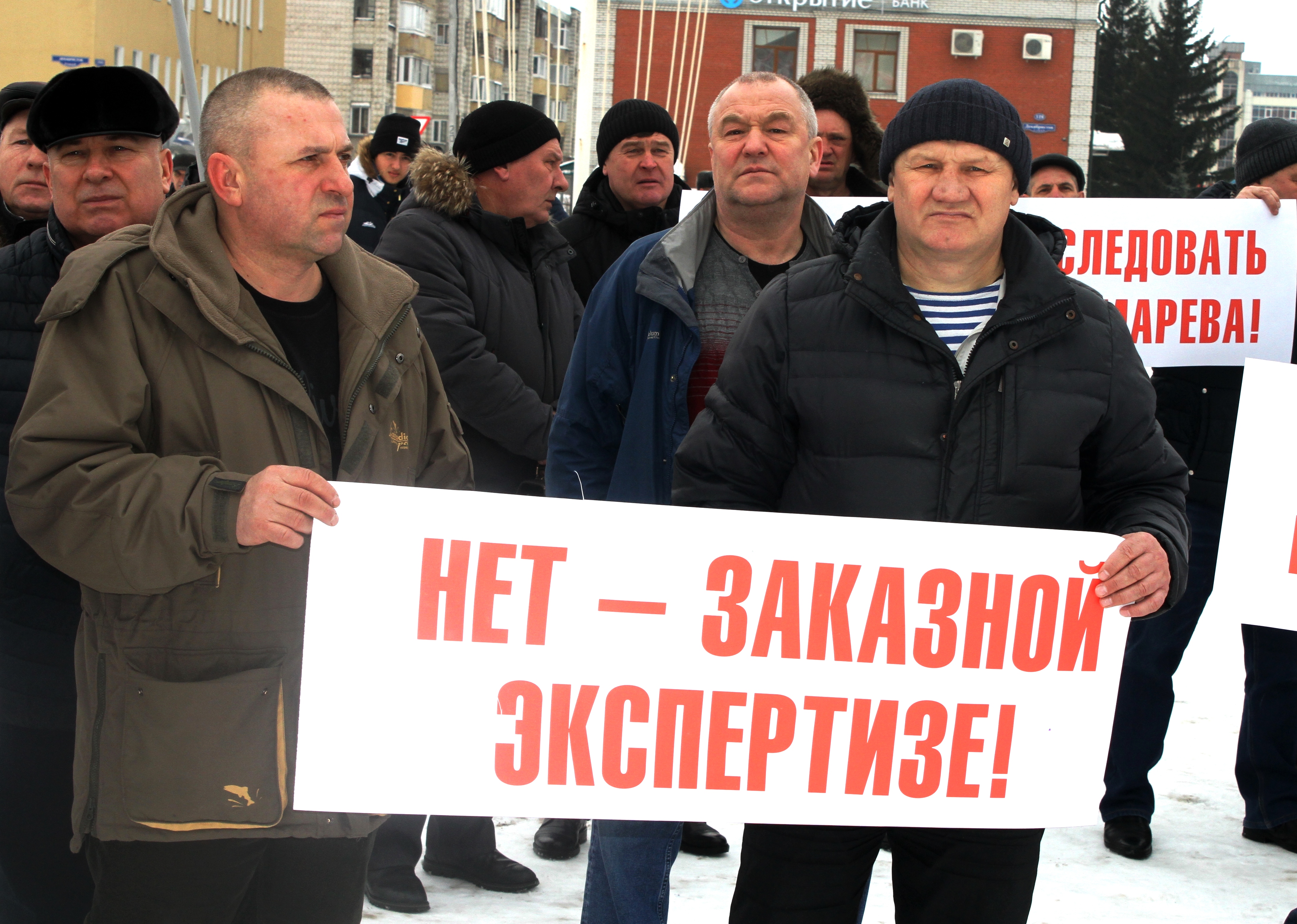 В Омске прошел митинг в защиту экс-командира 242-го Учебного центра ВДВ Олега Пономарева В Омске прошел митинг в защиту экс-командира 242-го Учебного центра ВДВ Олега Пономарева