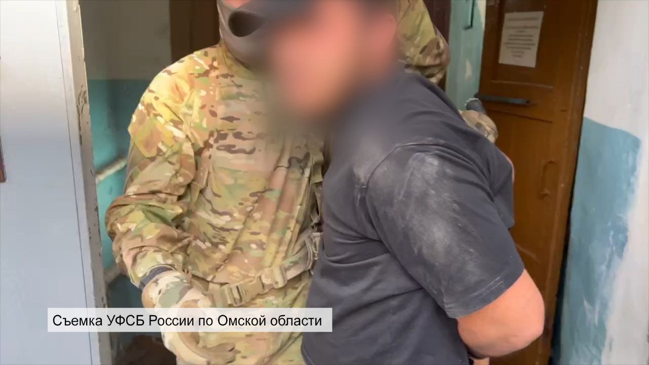 Появились кадры задержания в Омске предполагаемого пособника террористической организации