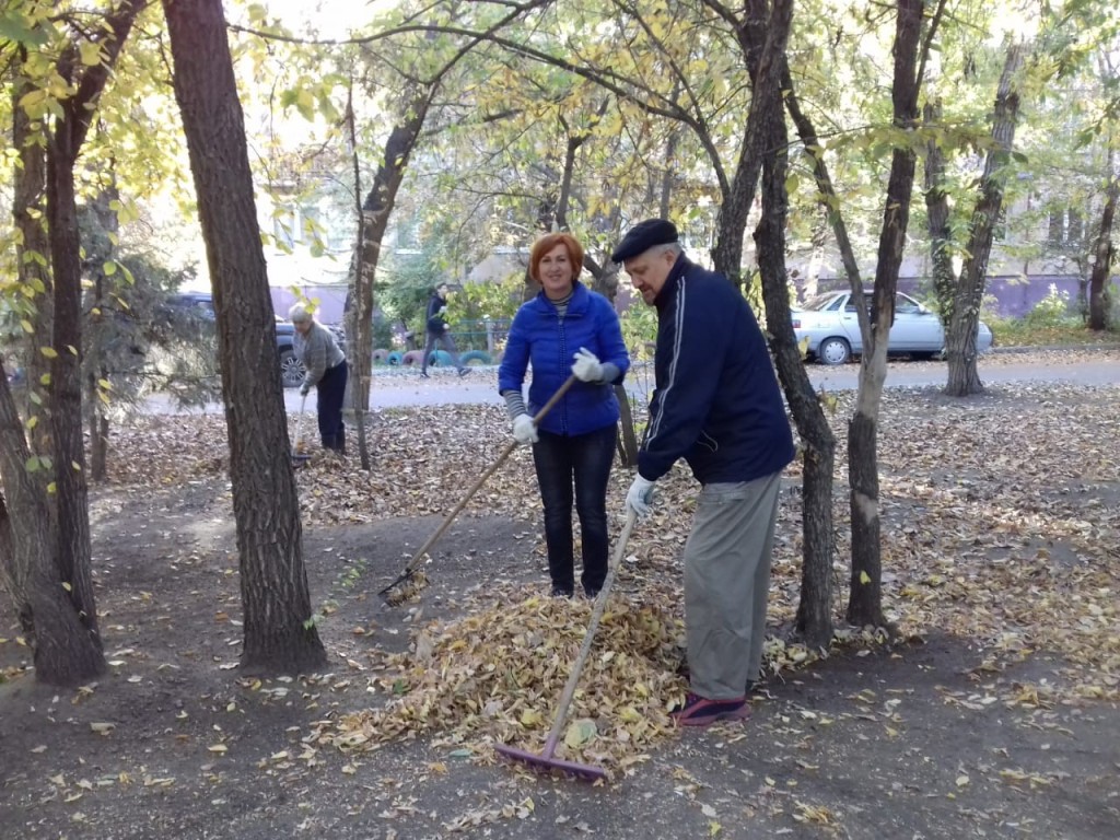 Самый активный округ омского субботника: фотохроники борьбы за чистоту улиц и дворов Самый активный округ омского субботника: фотохроники борьбы за чистоту улиц и дворов